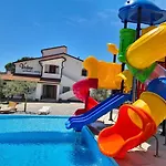 Volmefamily Pula